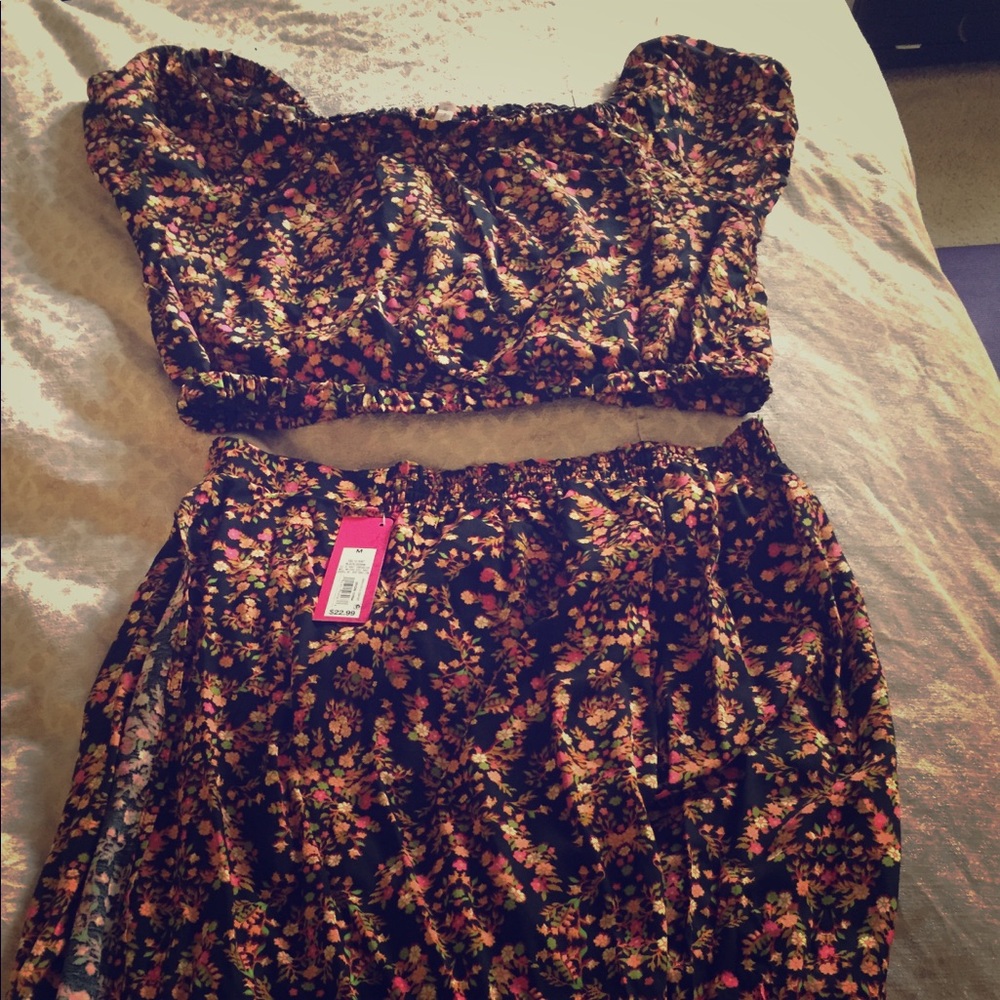 2 piece set brand new tags on never been worn